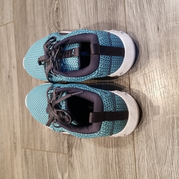 Puma's FTWDL women's sz 9 sneakers - Picture 4 of 10